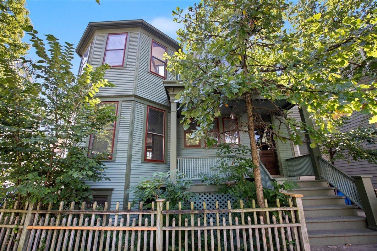 1317 W Byron St., Chicago, IL 60613