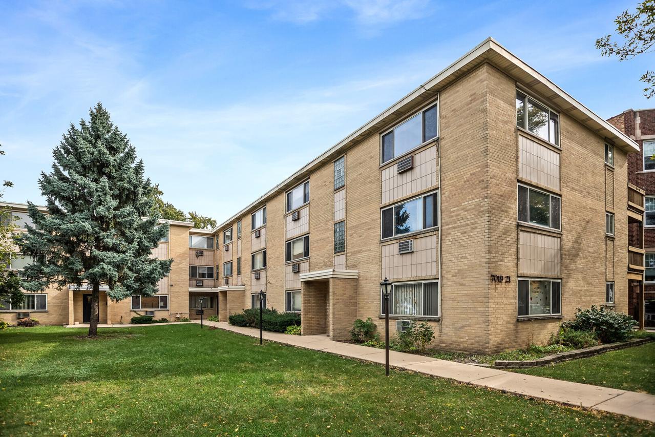 7019 N Ridge Blvd. #3A, Chicago, IL 60645