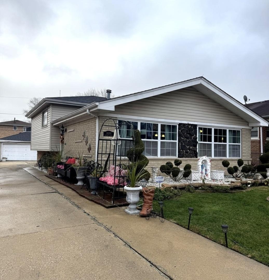 14241 S Marquette Ave., Burnham, IL 60633