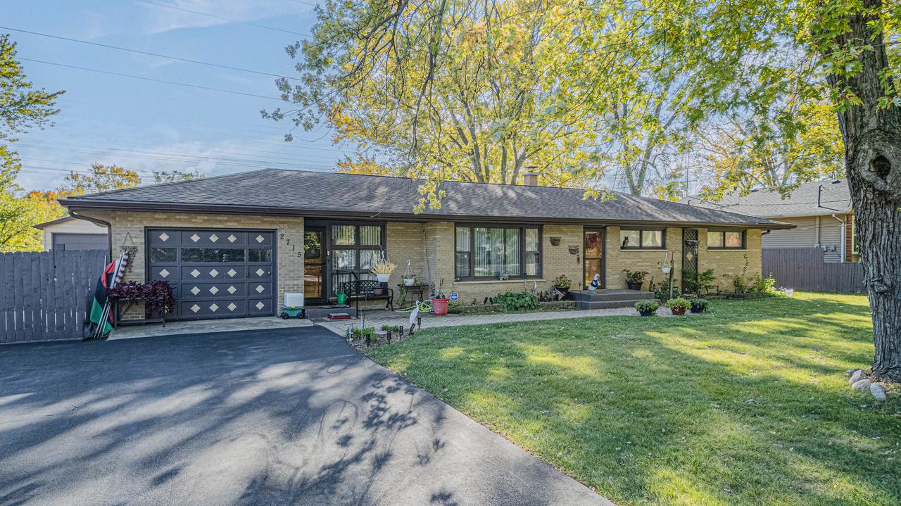 2715 W Greenwood Ave., Waukegan, IL 60087