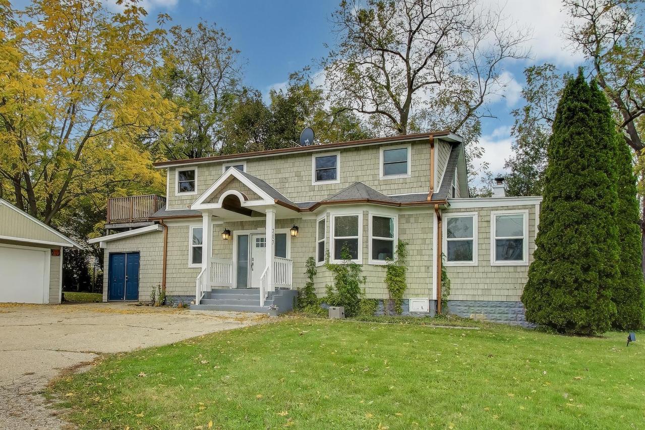 207 Shady Ln., Mundelein, IL 60060