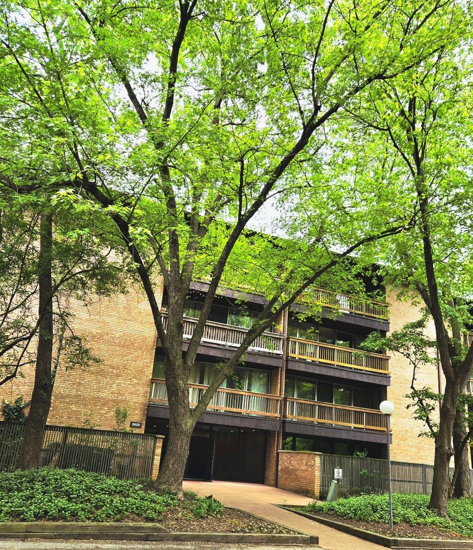 5600 Hillcrest Ln. #2K, Lisle, IL 60532