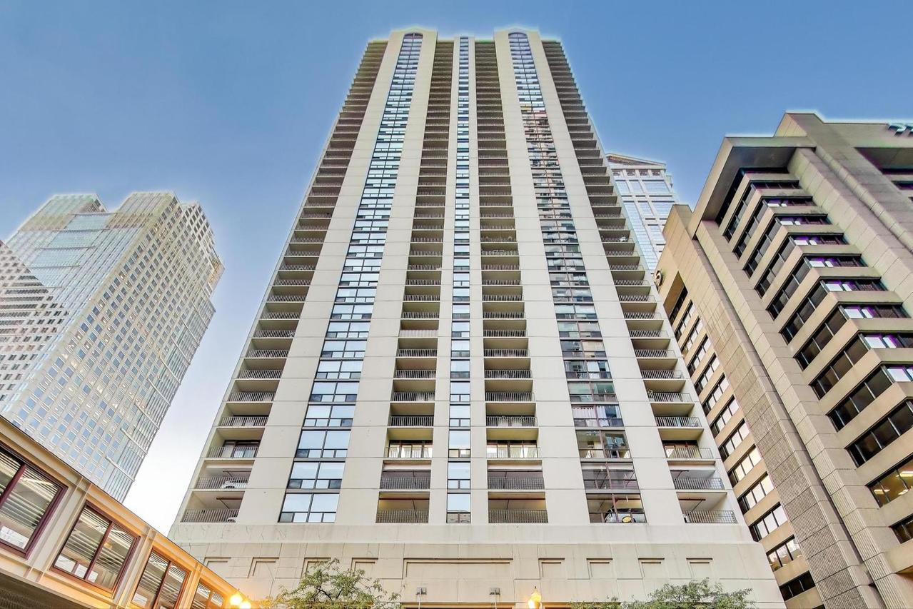 200 N Dearborn St. #3905, Chicago, IL 60601