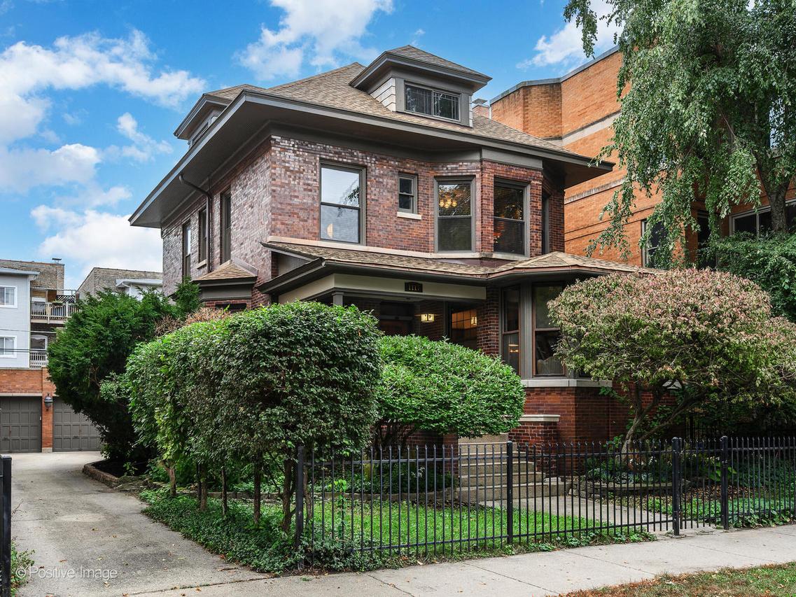 1117 W Pratt Blvd., Chicago, IL 60626