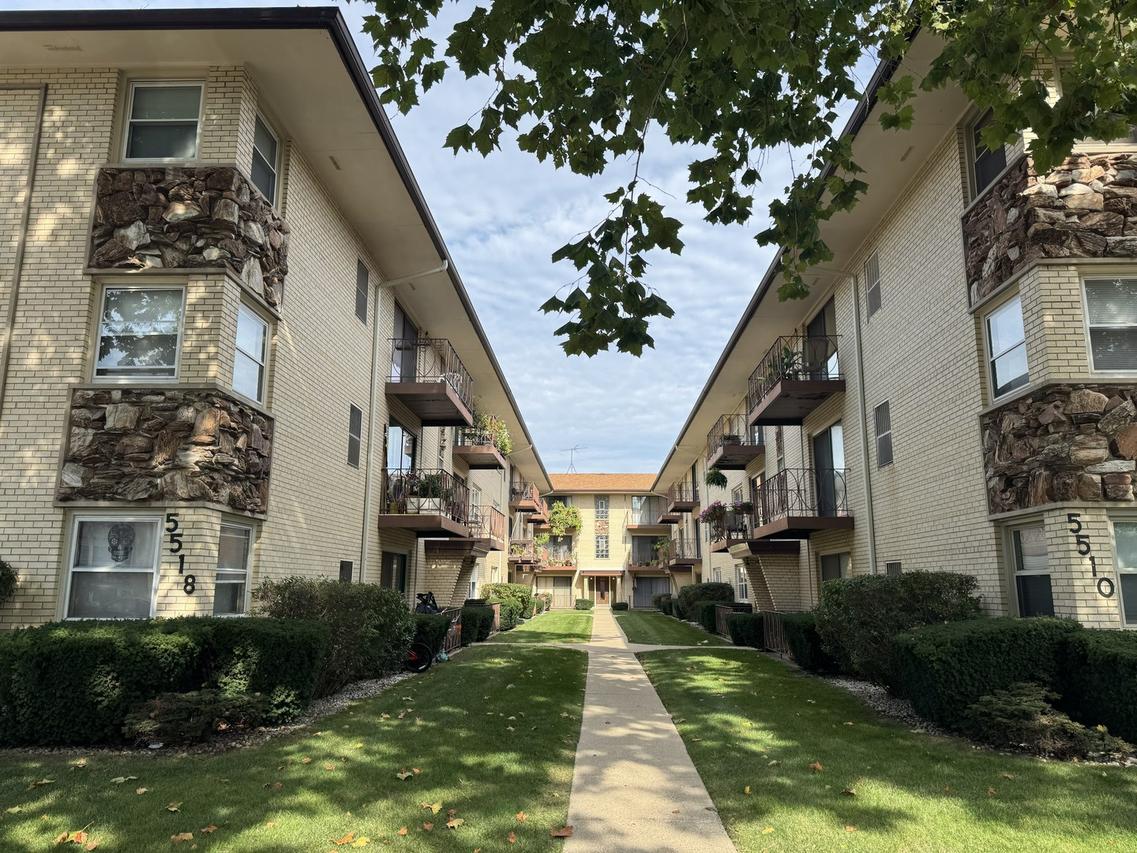 5516 W Windsor Ave. #2M, Chicago, IL 60630