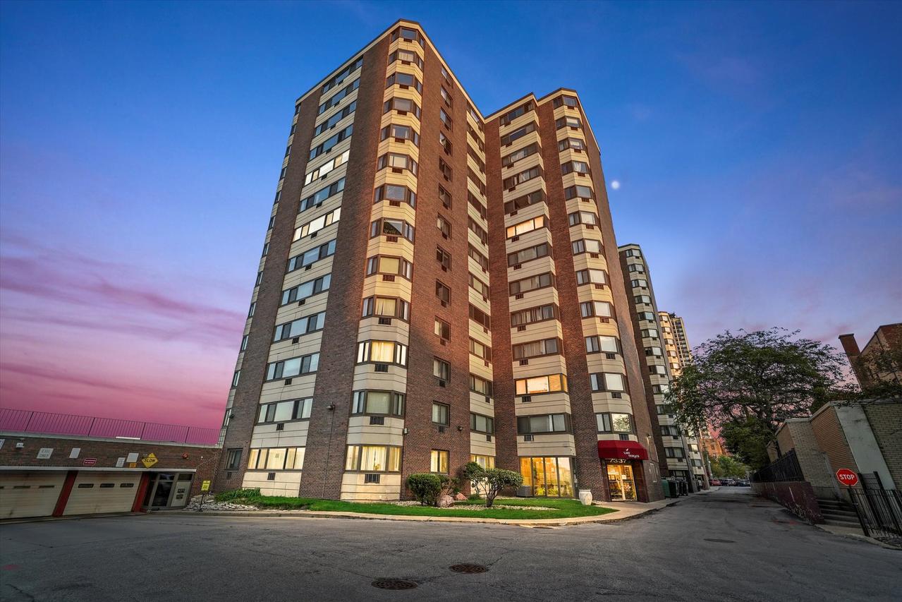 7337 S South Shore Dr. #406, Chicago, IL 60649