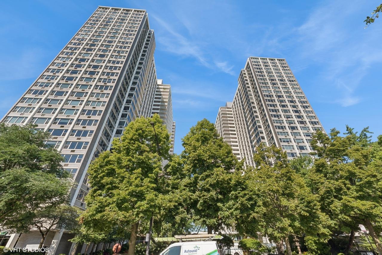 4250 N Marine Dr. #827, Chicago, IL 60613