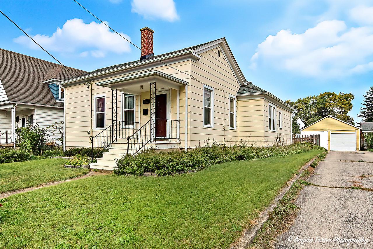 331 Chestnut St., Woodstock, IL 60098