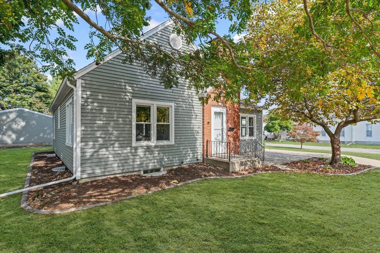 601 W Main St., Clinton, IL 61727