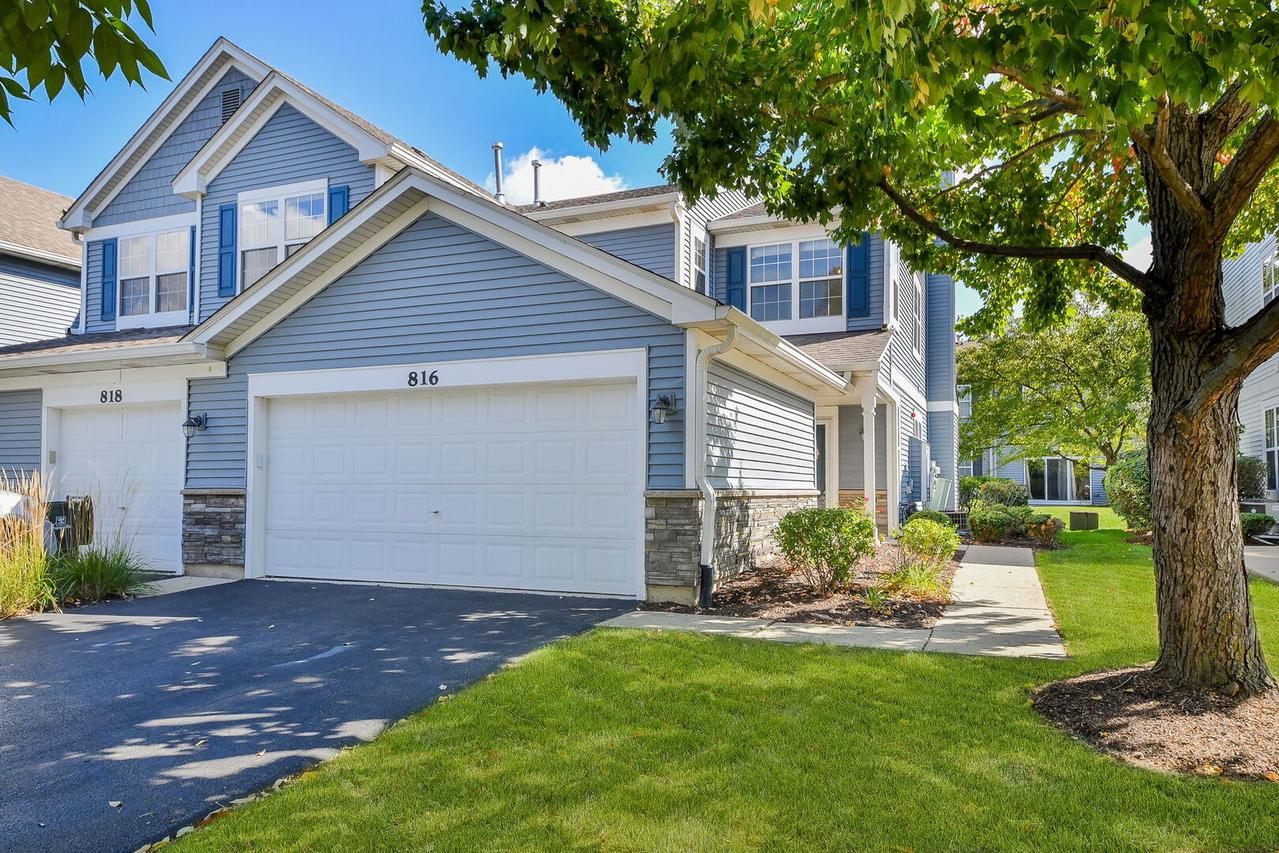 816 Woodewind Dr., Naperville, IL 60563