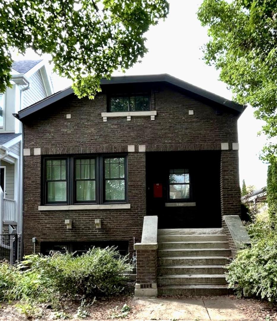 2910 N Seeley Ave., Chicago, IL 60618