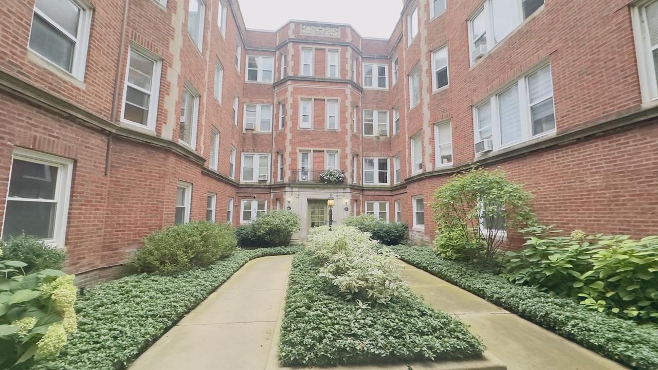 1411 W Farwell Ave. #E2, Chicago, IL 60626