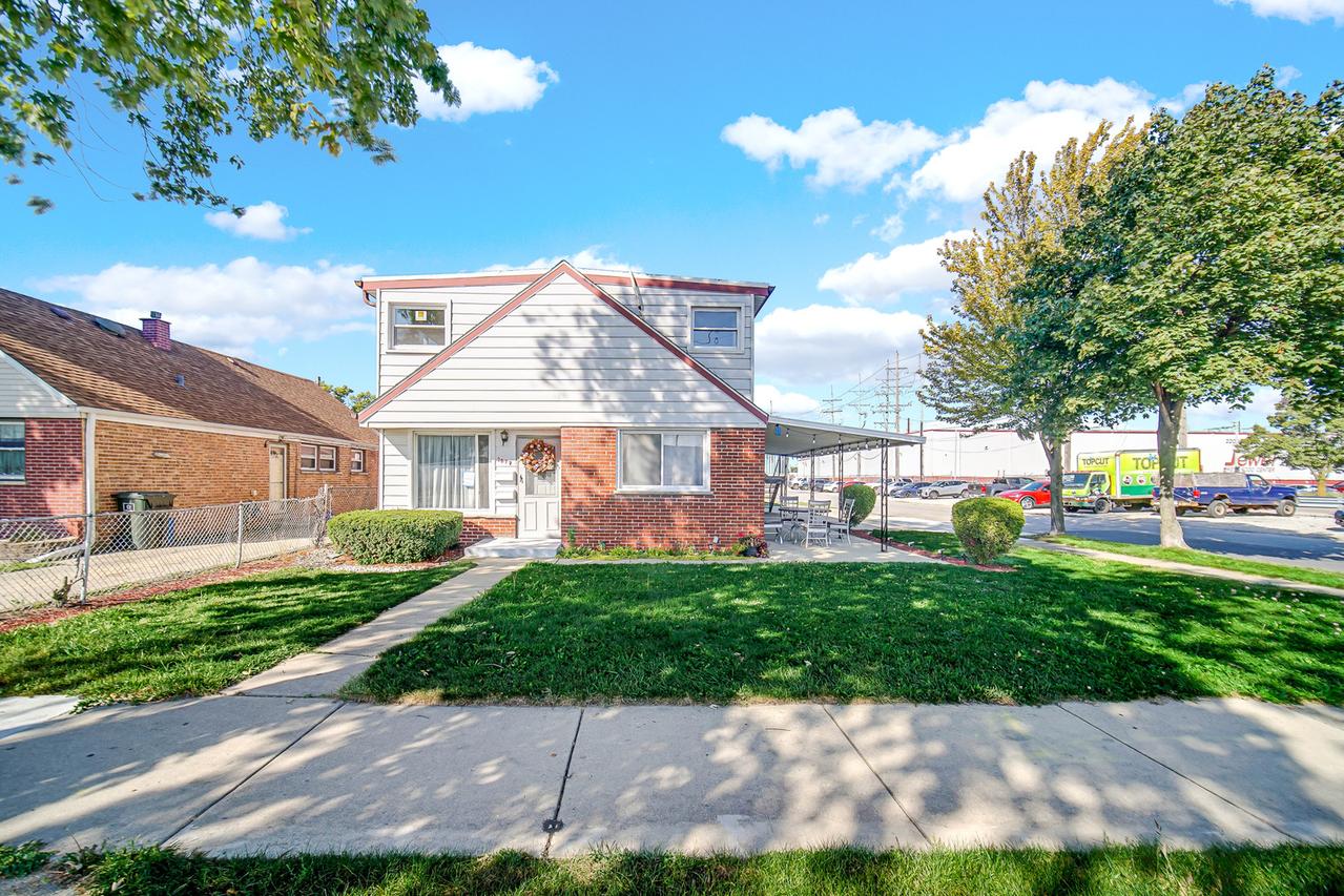 2078 N 17th Ave., Melrose Park, IL 60160