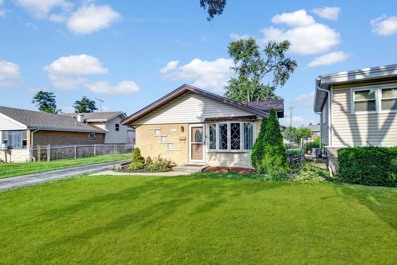 13533 Short Dr., Crestwood, IL 60418