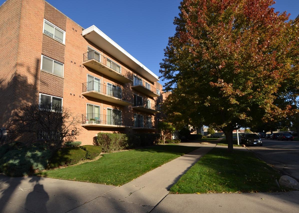 9620 S Komensky Ave. #305, Oak Lawn, IL 60453