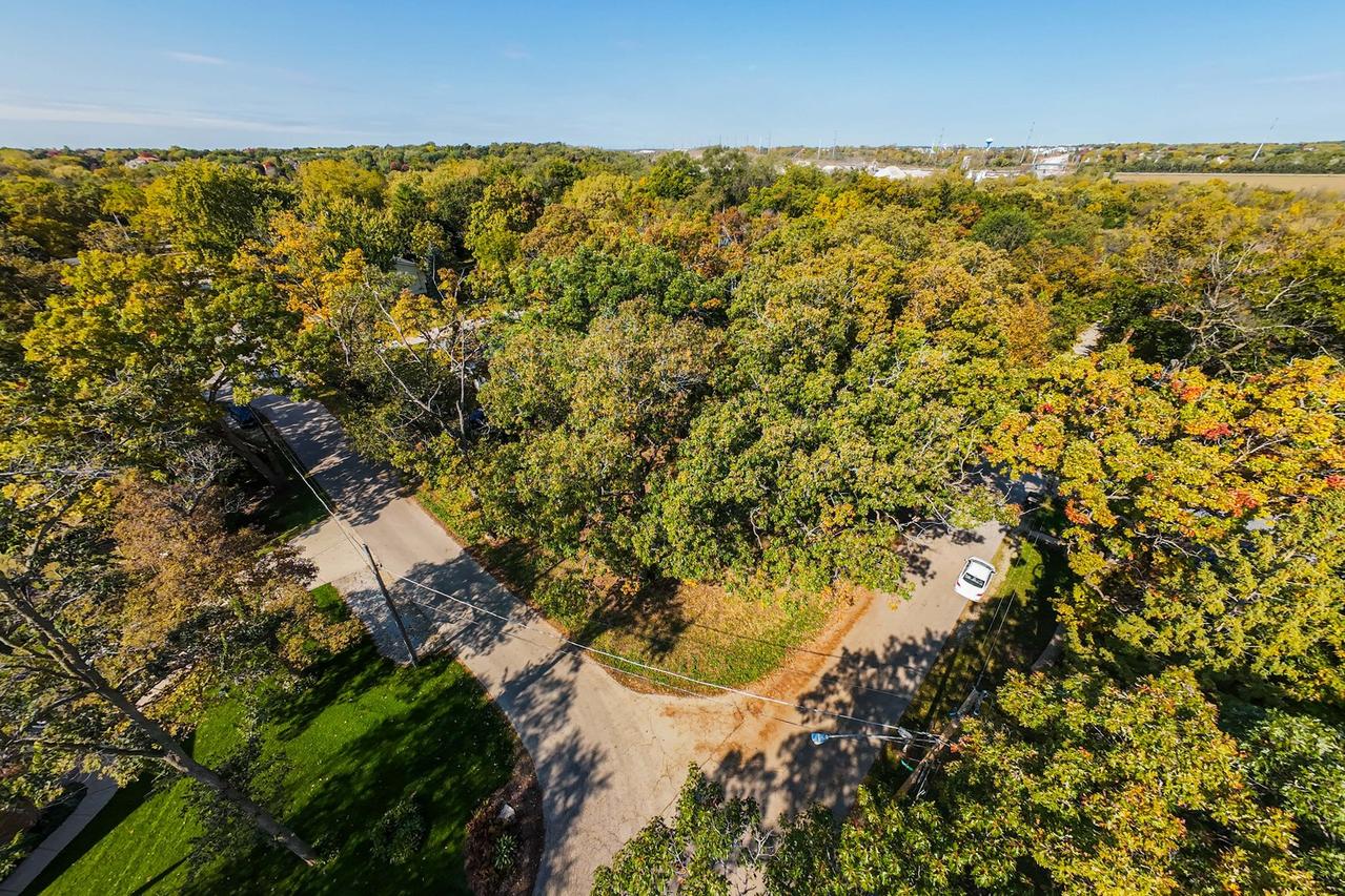 Elgin Ave., St. Charles, IL 60174