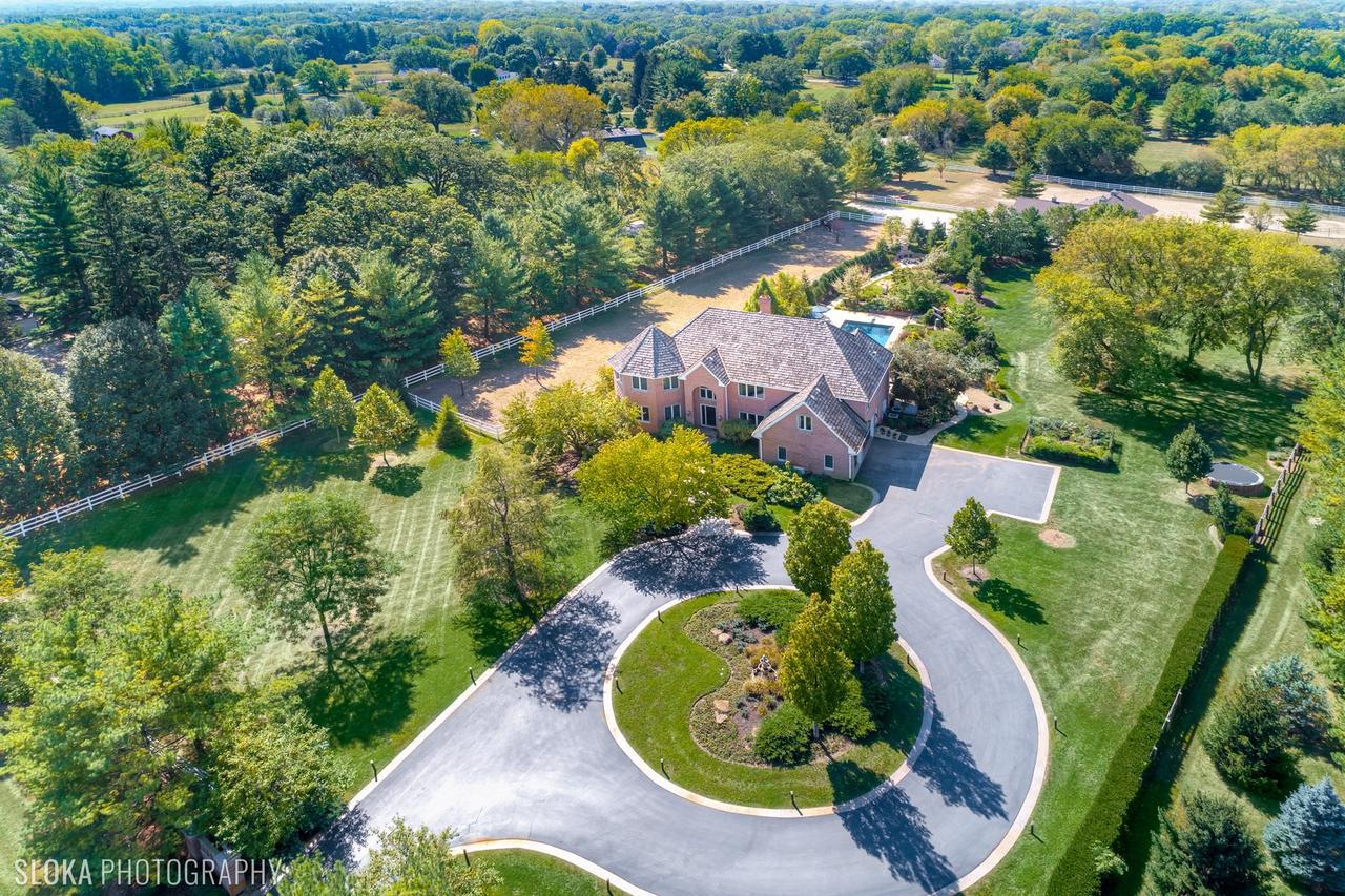 11 Moate Ln., Barrington Hills, IL 60010