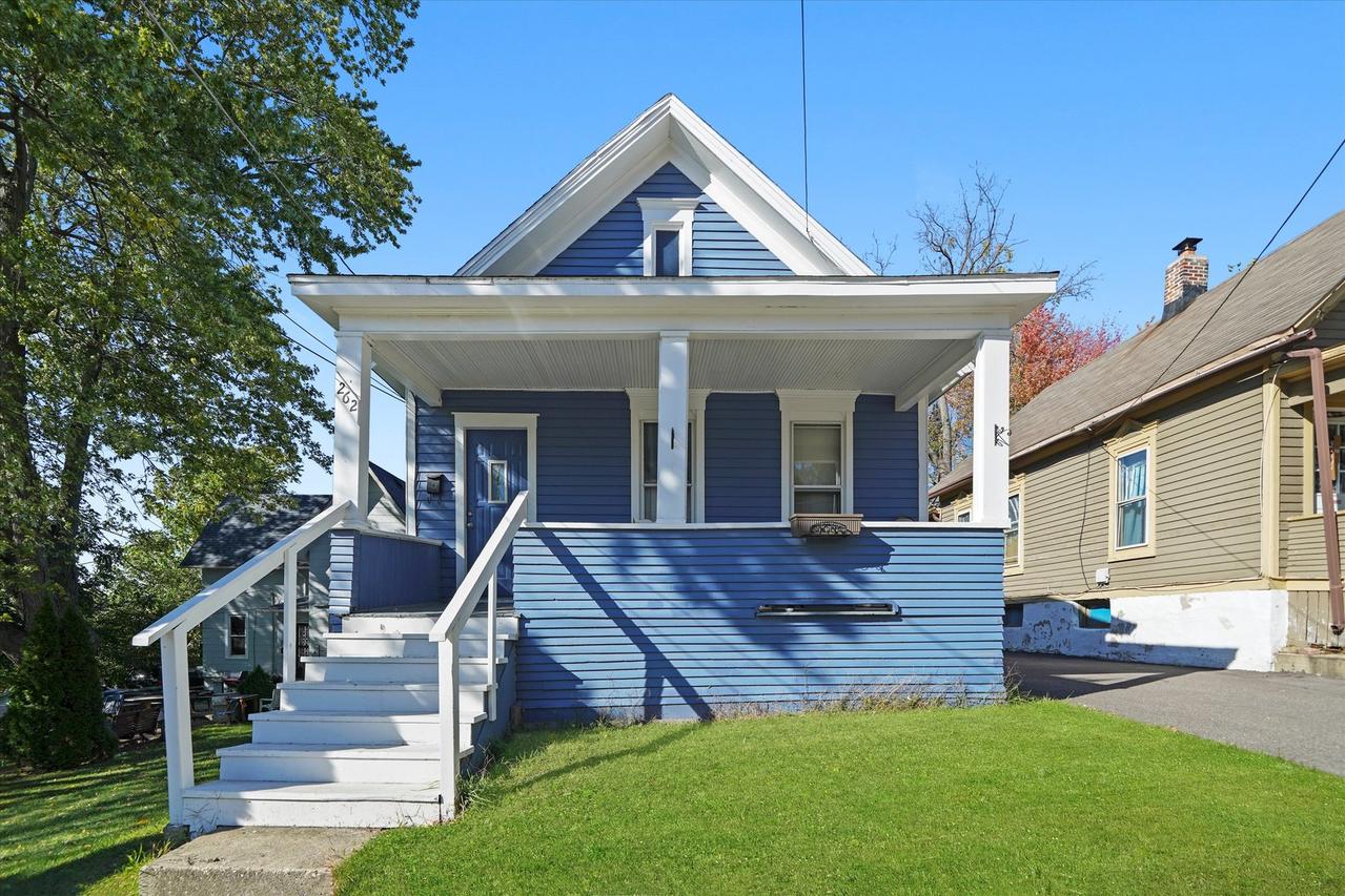 262 Bartlett Pl., Elgin, IL 60120