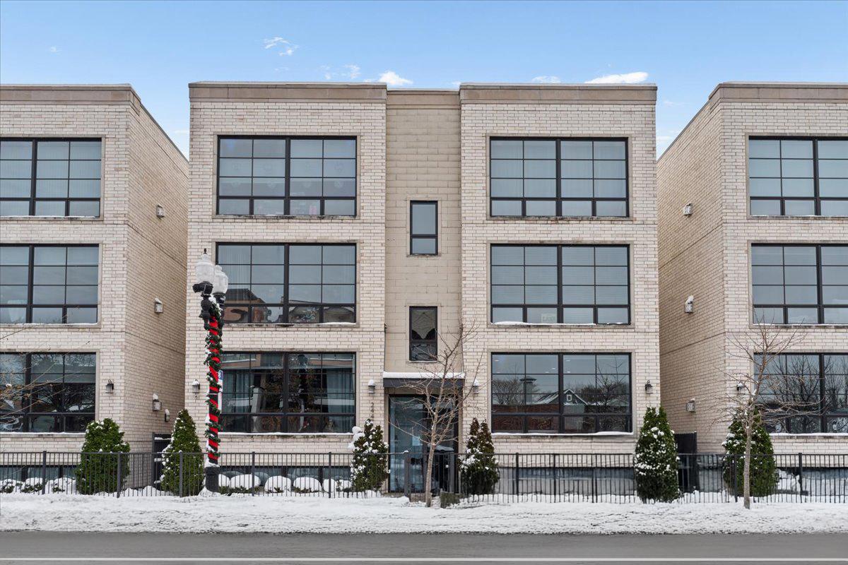 2447 W Irving Park Rd. #1W, Chicago, IL 60618