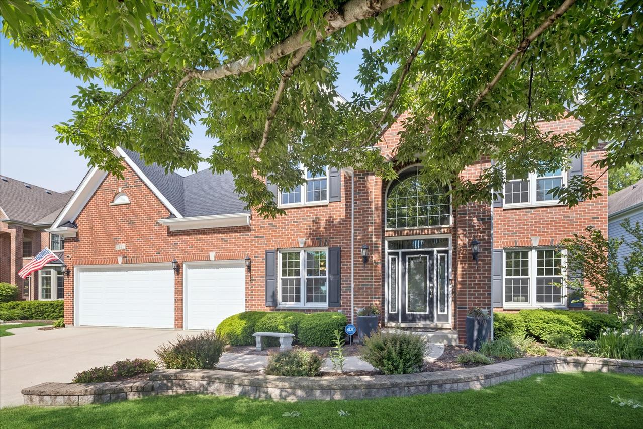 2442 Bird Ln., Batavia, IL 60510