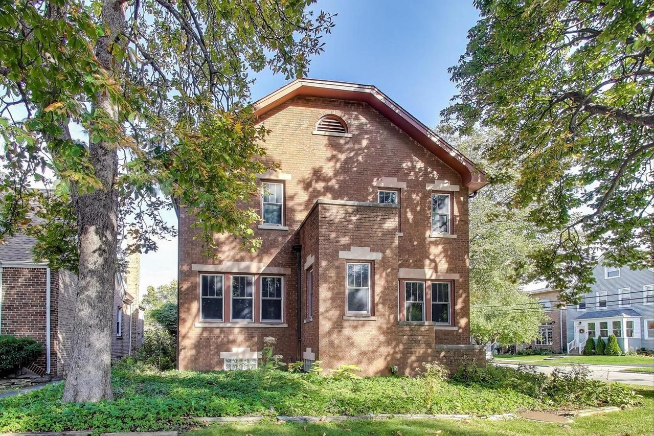 8128 Laramie Ave., Skokie, IL 60077