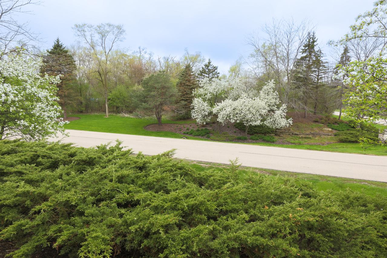 39976 Jonathan Knolls Ln., Wadsworth, IL 60083