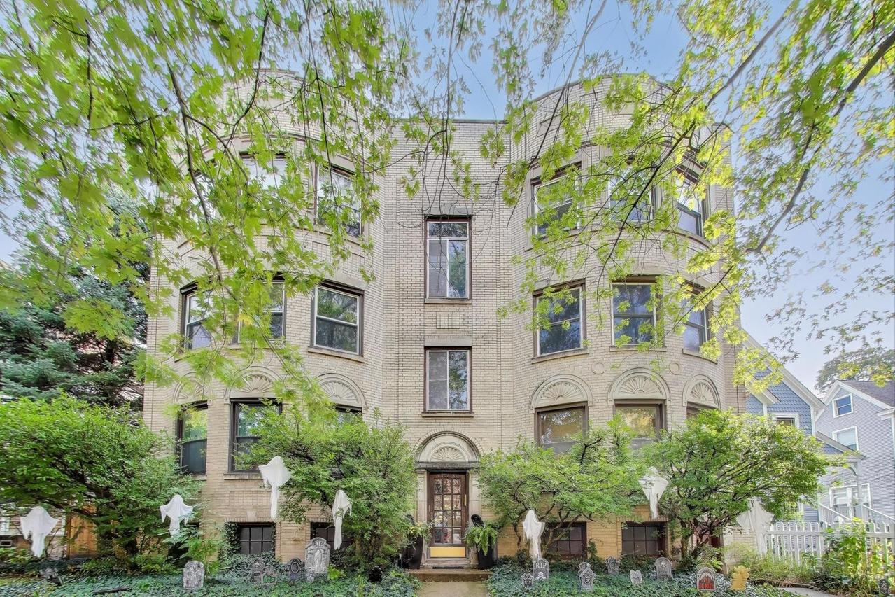 6737 N Greenview Ave. #2S, Chicago, IL 60626