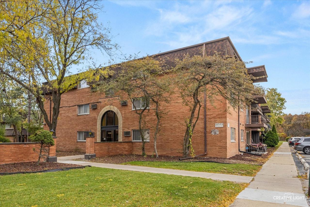 18555 Hickory Ct. #21, Lansing, IL 60438