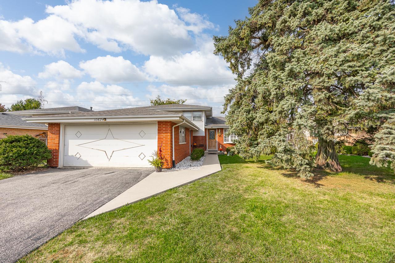 10624 S Michael Dr., Palos Hills, IL 60465