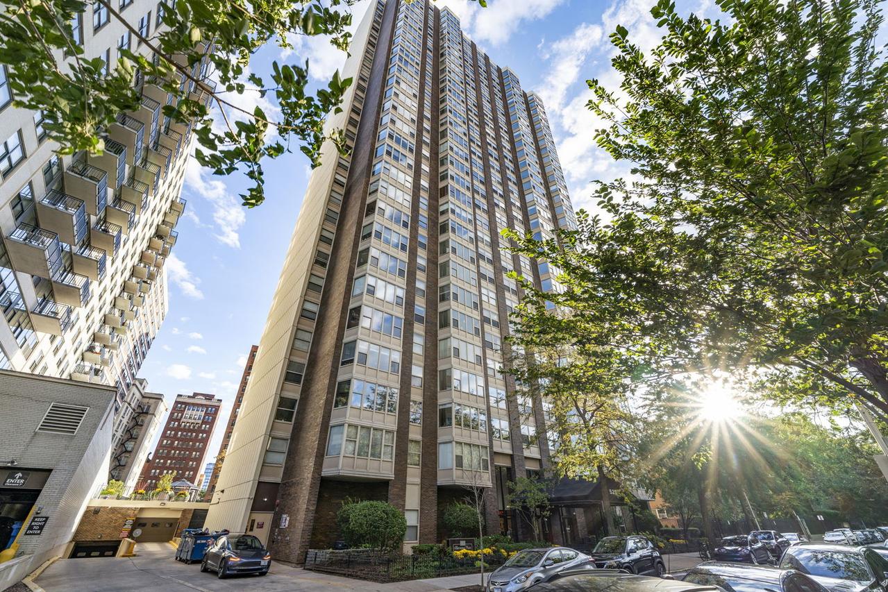 525 W Hawthorne Pl. #2606, Chicago, IL 60657