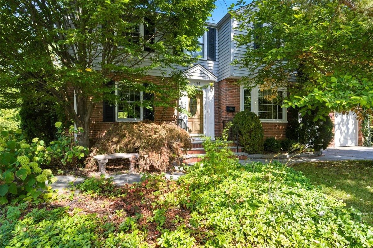 4326 Bobolink Ter., Skokie, IL 60076