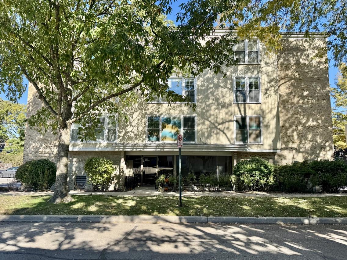 601 Ridge Rd. #303, Wilmette, IL 60091