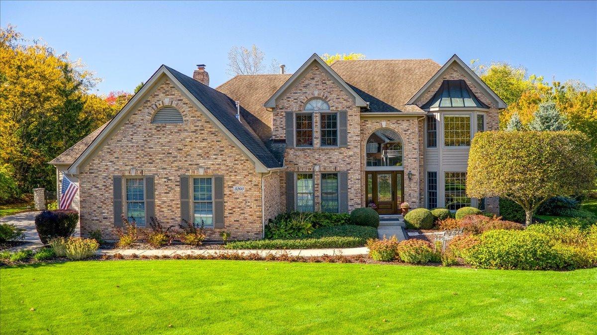 3203 Greenwood Ln., St. Charles, IL 60175