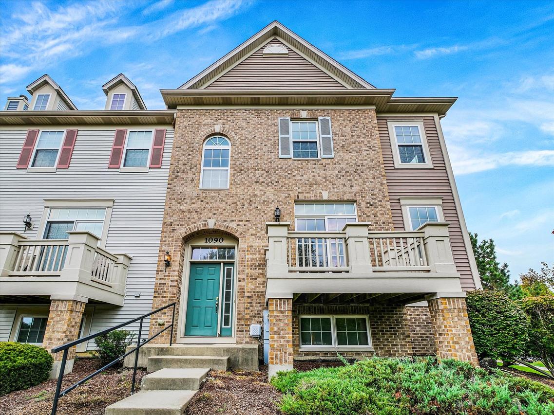 1090 Maubert Ct., Carol Stream, IL 60188