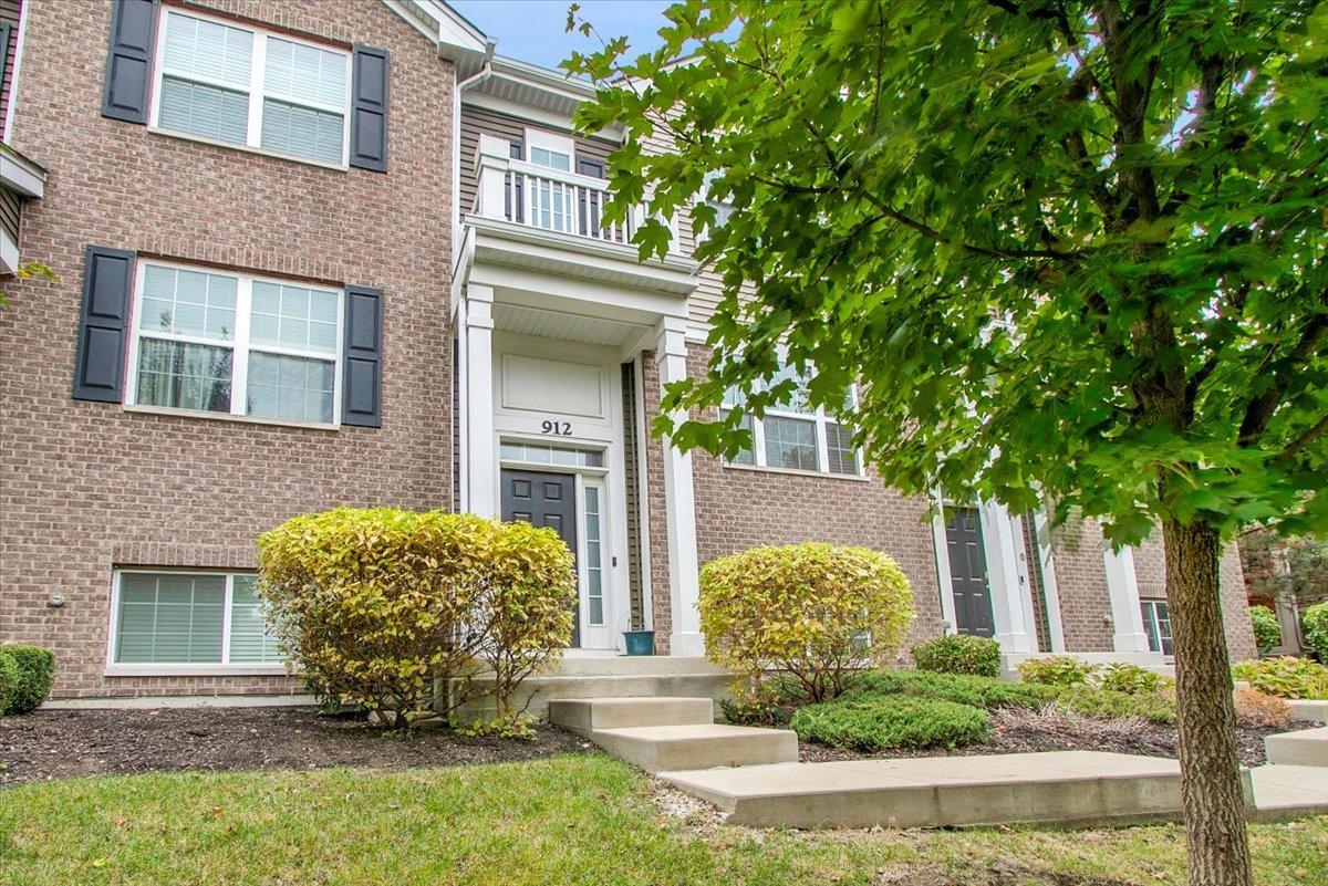 912 Bradford Dr., Naperville, IL 60563