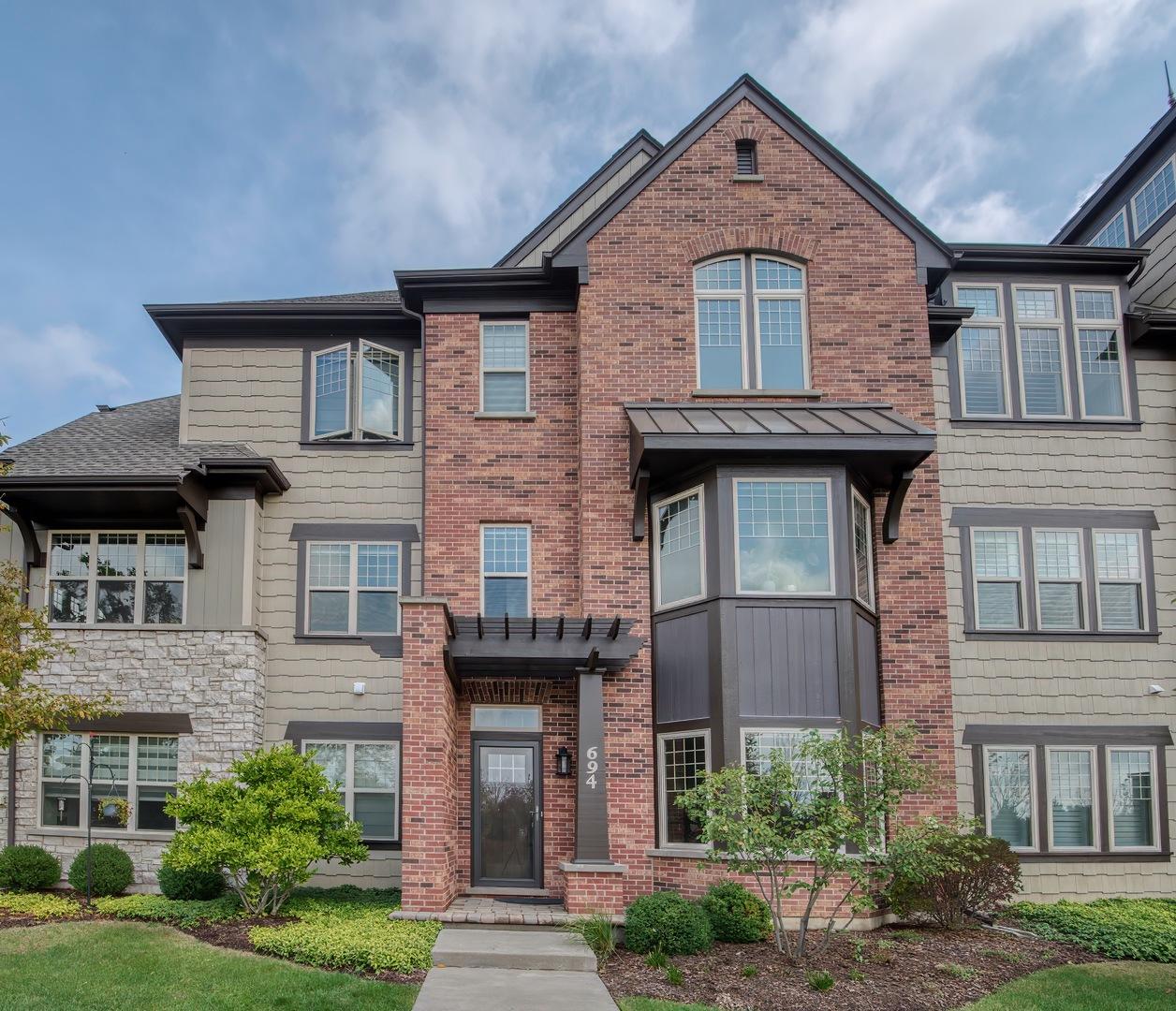 694 Parkside Ct., Libertyville, IL 60048