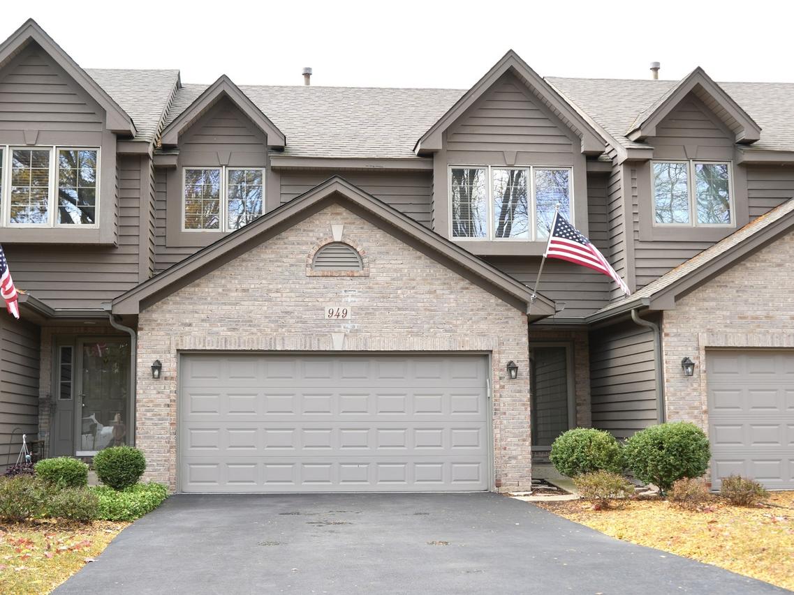 949 Millcreek Cir., Elgin, IL 60123