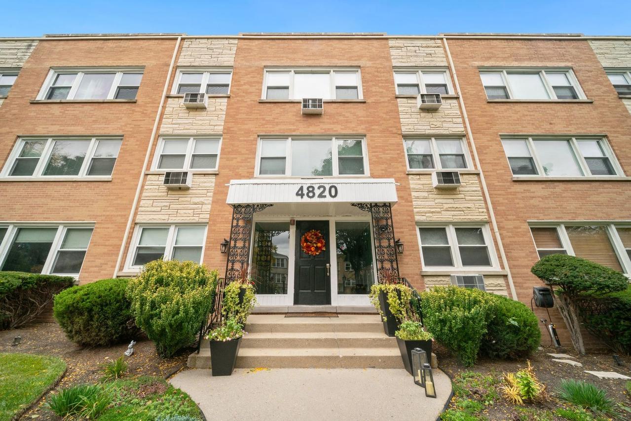4820 Conrad St. #101, Skokie, IL 60077