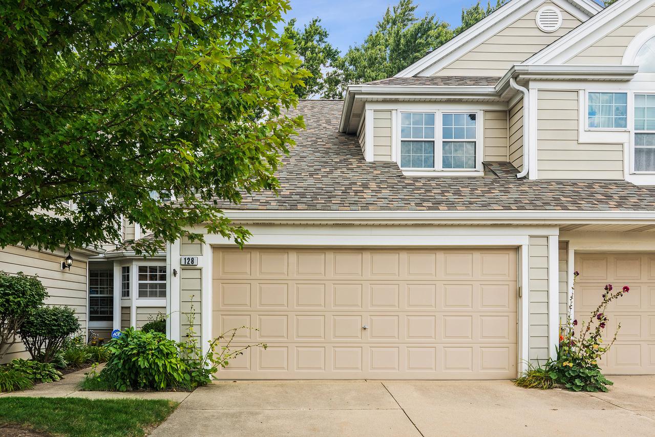 128 Woodstone Dr., Buffalo Grove, IL 60089