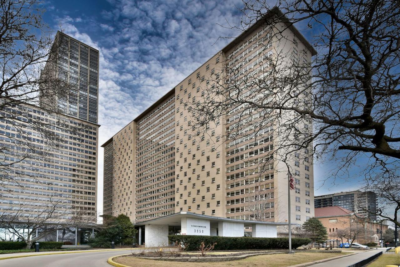 3950 N Lake Shore Dr. #1202, Chicago, IL 60613