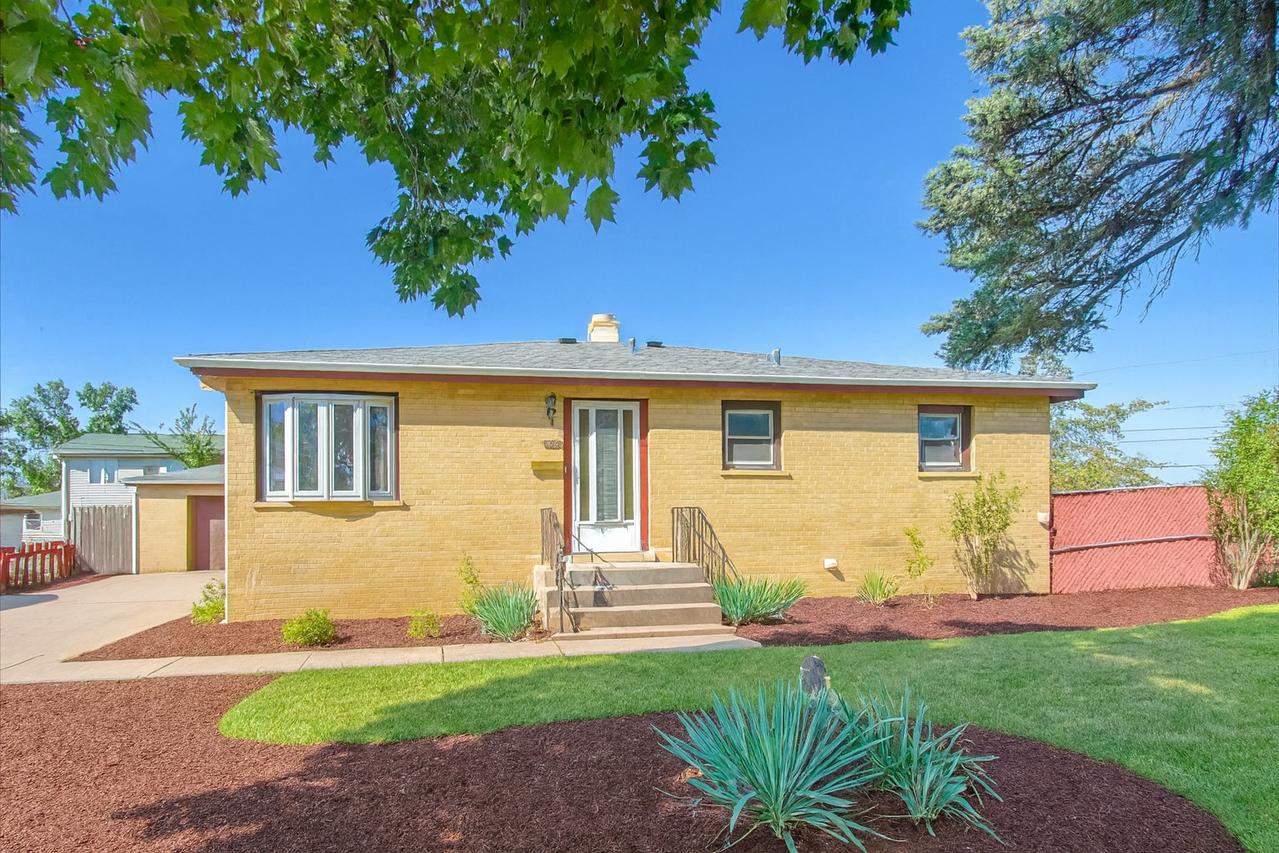 542 Memory Ln., Addison, IL 60101