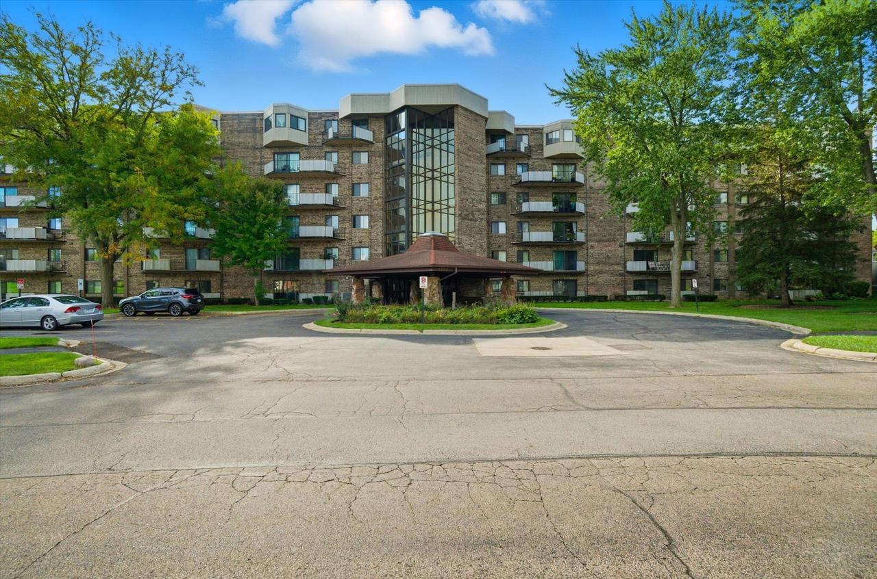 1275 E Baldwin Ln. #504, Palatine, IL 60074