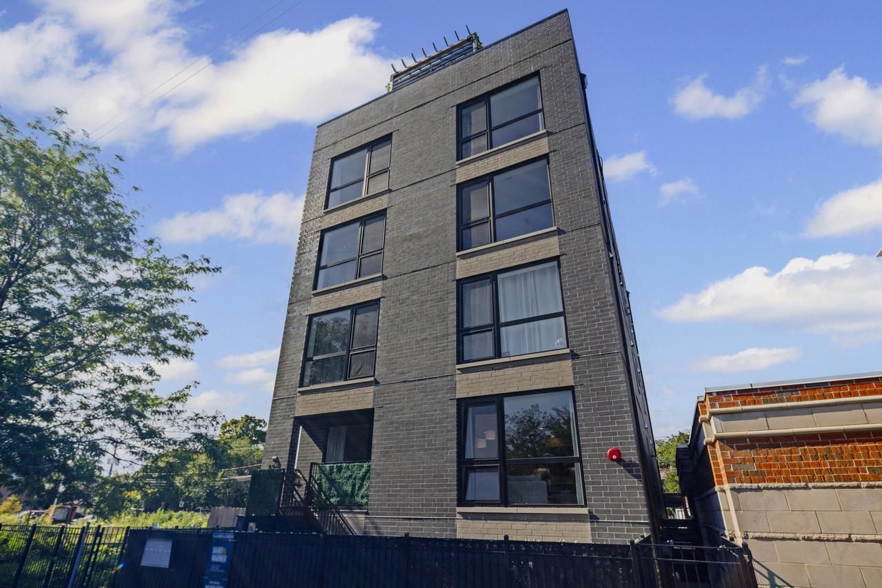 5914 N Lincoln Ave. #1E, Chicago, IL 60659