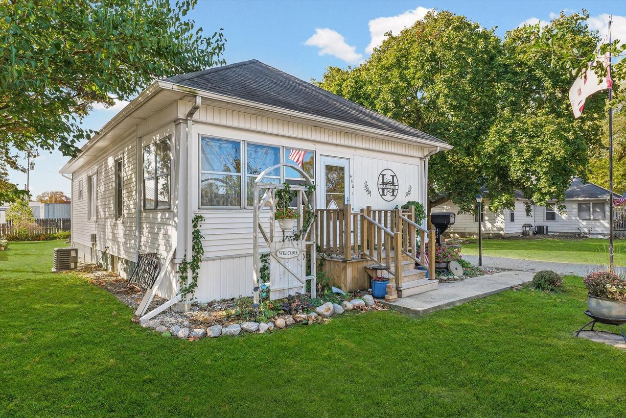 450 E Pine St., Paxton, IL 60957