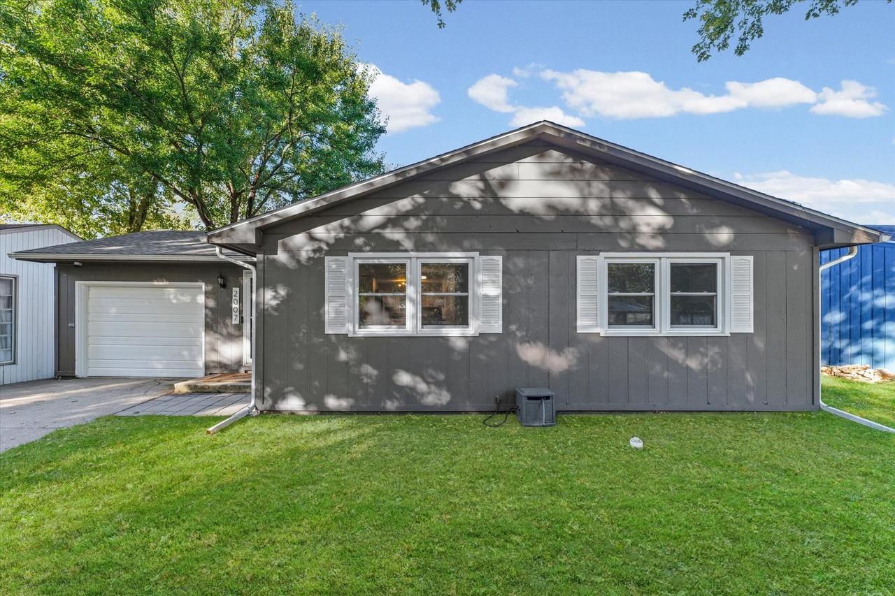 2007 Rebecca Dr., Champaign, IL 61821