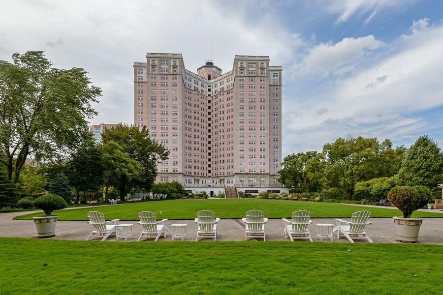 5555 N Sheridan Rd. #1608, Chicago, IL 60640