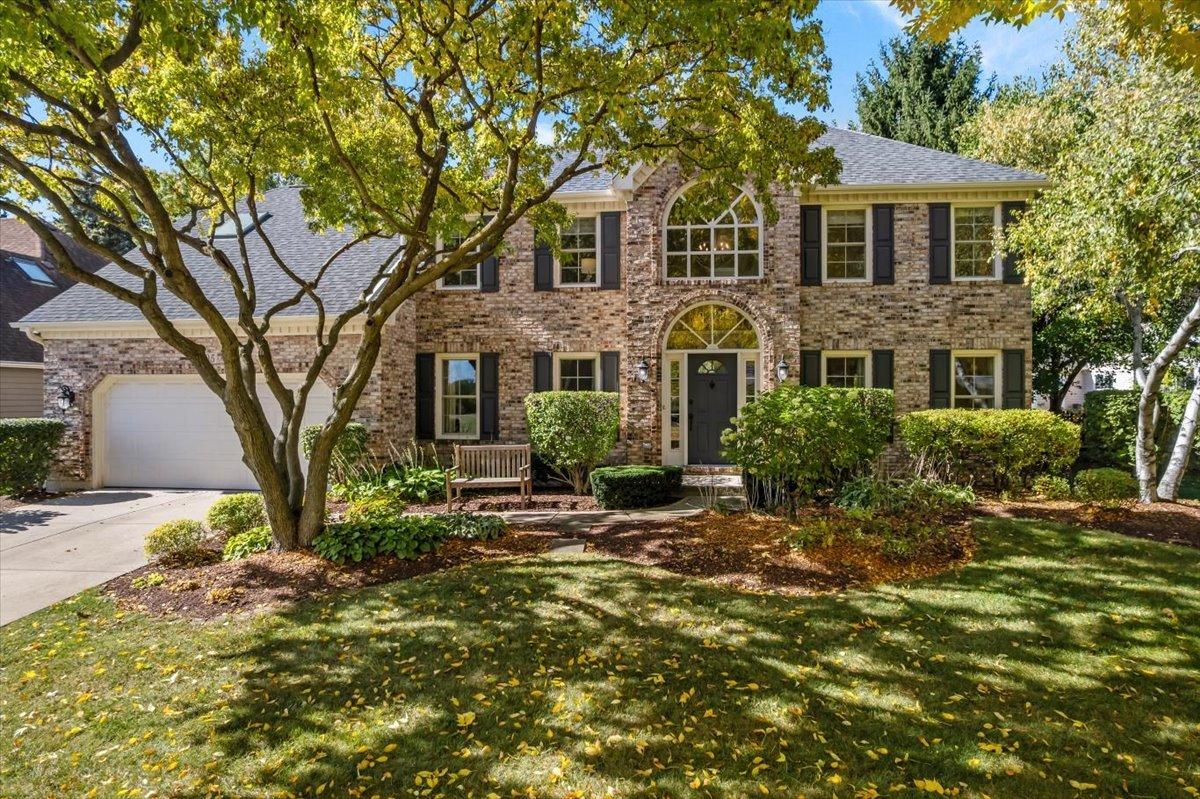 705 S Whispering Hills Dr., Naperville, IL 60540