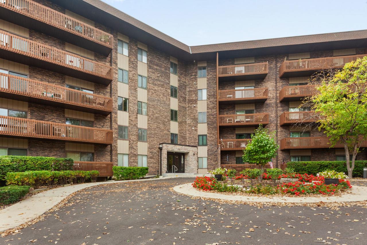 120 Lakeview Dr. #514, Bloomingdale, IL 60108