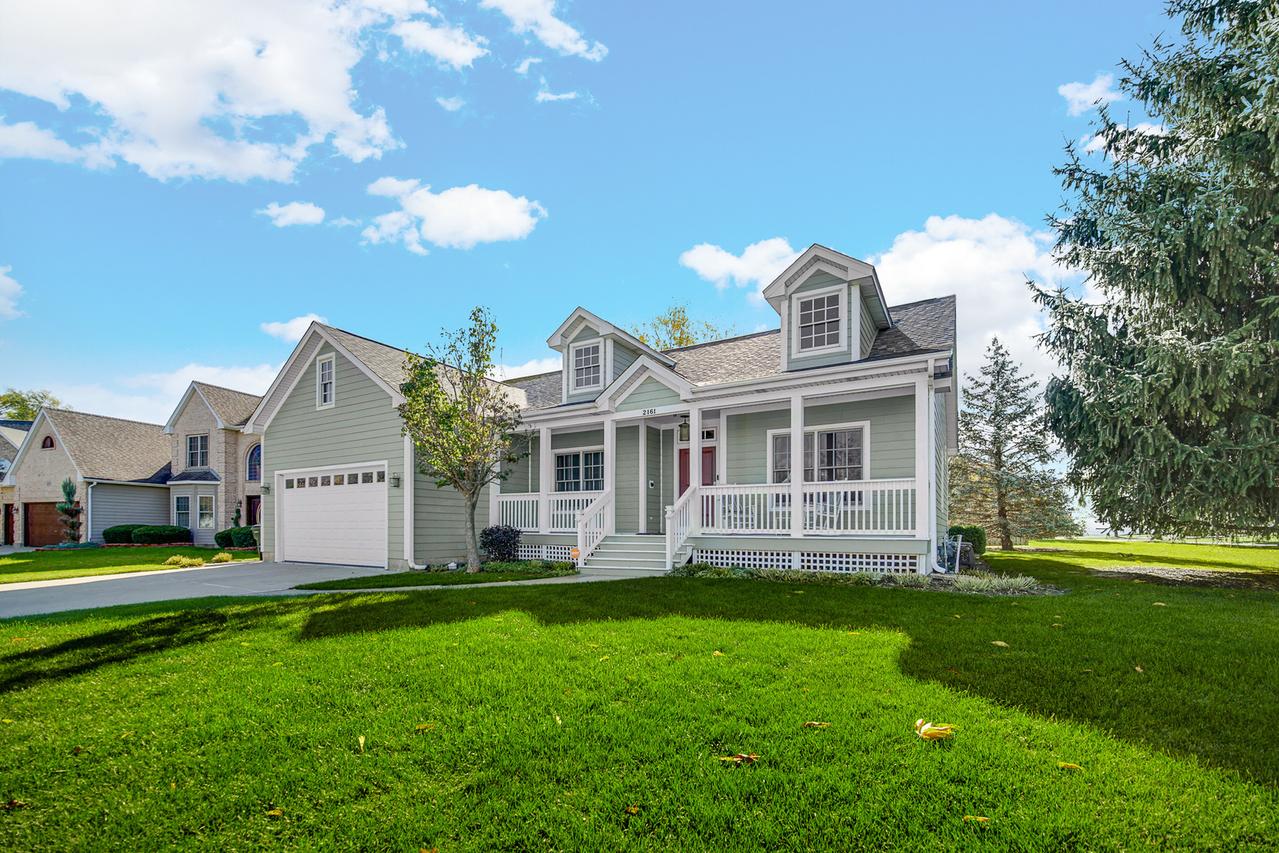 2161 Burnham Ct., Algonquin, IL 60102