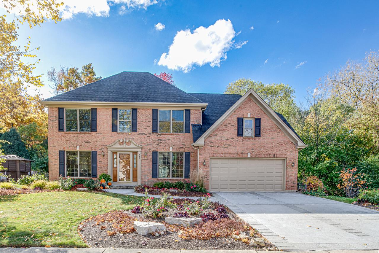 840 Hampton Course, West Chicago, IL 60185